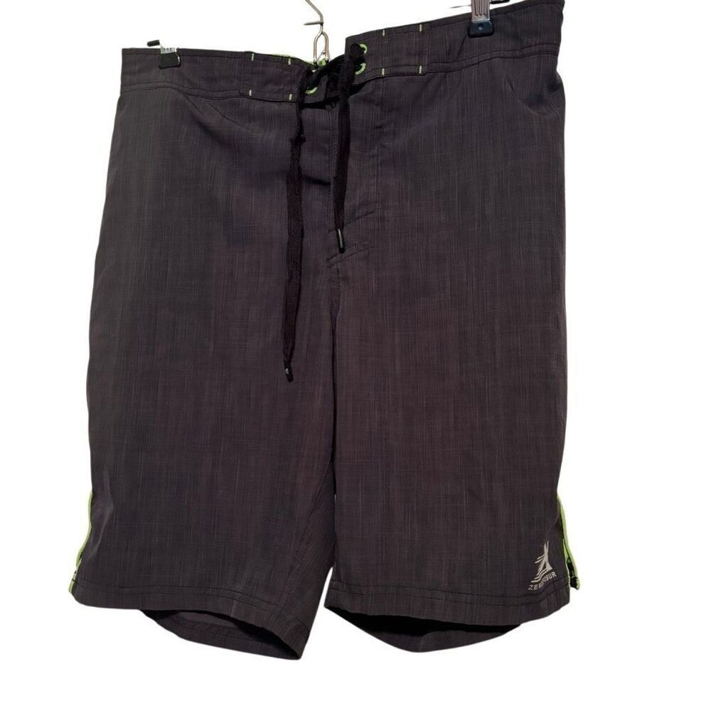 ZEROXPOSUR SIZE MEDIUM BOARD SHORTS